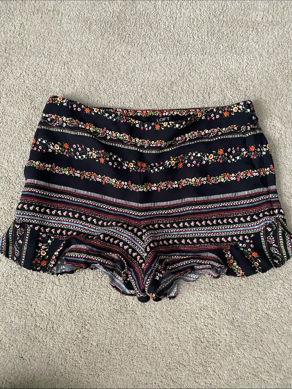 LOFT shorts ruffle hemline size 4 bohemian floral black‎ multi color